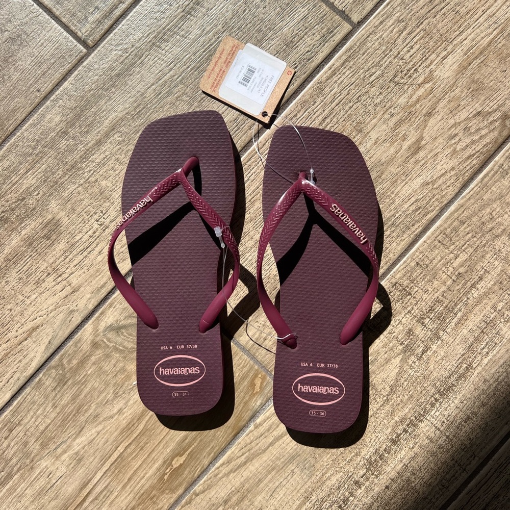 HAVAIANAS “slim square flip flops”